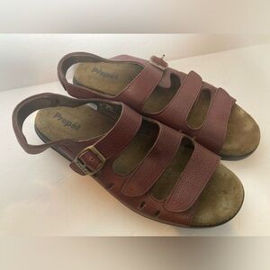 Propet purple maroon leather upper & lining sandals 8.5 air cell cushion